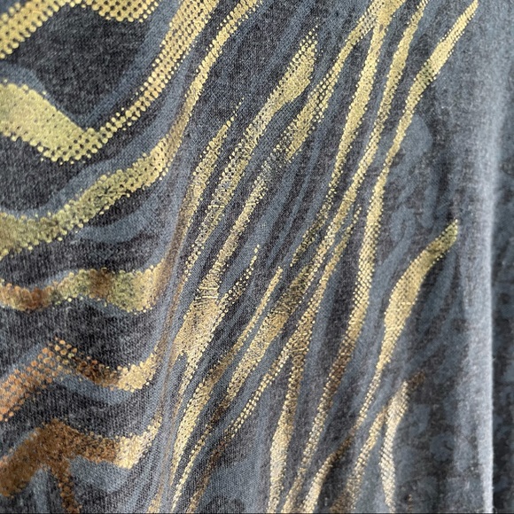 Jersey Top Blouse in Animal Print with Metallic Gold and Raglan Bat Half Sleeve - Picture 3 of 6